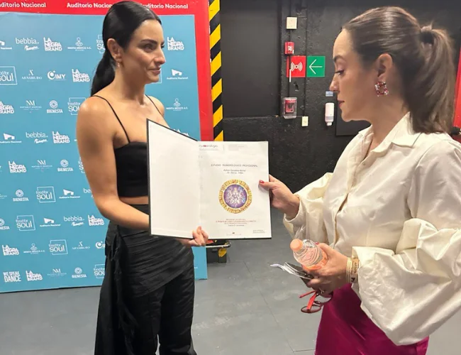 Estudio Aislinn Derbez 1