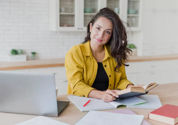 Mujer Estudiando