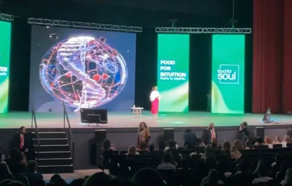 Sandra Castañeda ponencia en Congreso